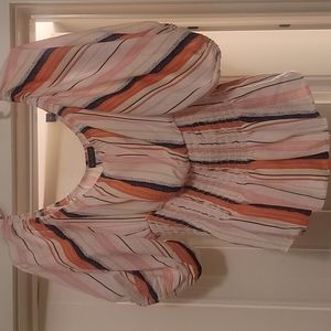 Large Venus brand puff sleeve crop top
